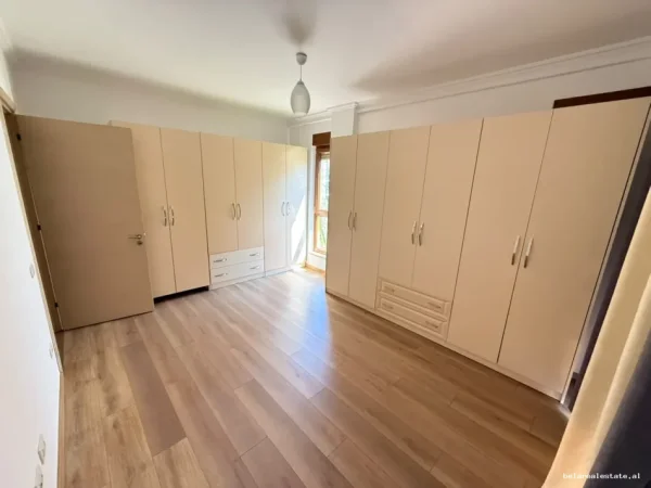 jepet me qera Vile 2+1+Ballkon Kati 3, 200 m² 1.750 € (Rruga e Vilave)