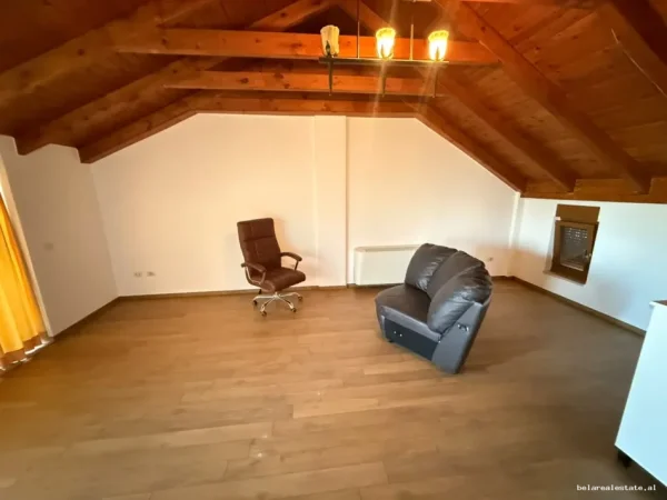jepet me qera Vile 2+1+Ballkon Kati 3, 200 m² 1.750 € (Rruga e Vilave)