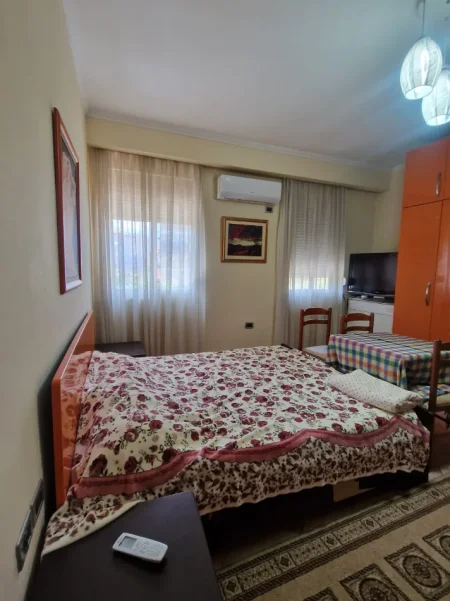 Tirane, jepet me qera garsonier 1+1 Kati 1, 35 m² 390 € (RRUGA E DURRESIT)