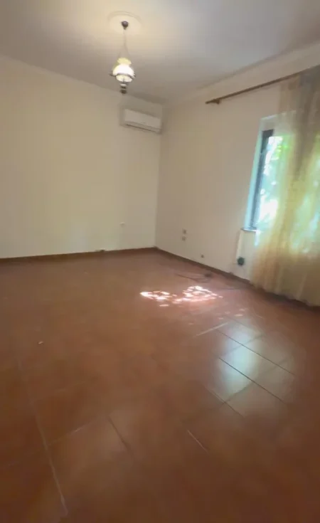 Tirane, shitet apartament 4+1+Aneks+Ballkon Kati 2, 116 m² 2.450.000 € (rruga e kavajes , 21 dhjetori)
