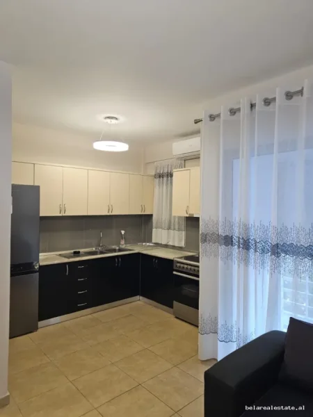Tirane, jepet me qera apartament 2+1+Ballkon Kati 1, 76 m² 573 € (Hamdi Sulcebe)