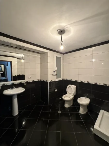 Tirane, jepet me qera apartament 2+1 Kati 5, 110 m² 500 € (KODRA E PRIFTIT)