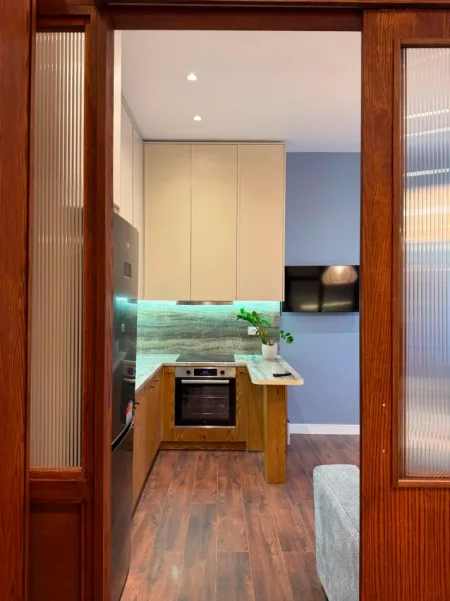 Tirane, jepet me qera apartament 1+1 Kati 11, Qender, 9Kateshet, 💶 Çmimi: 70.000 Leke/Muaj