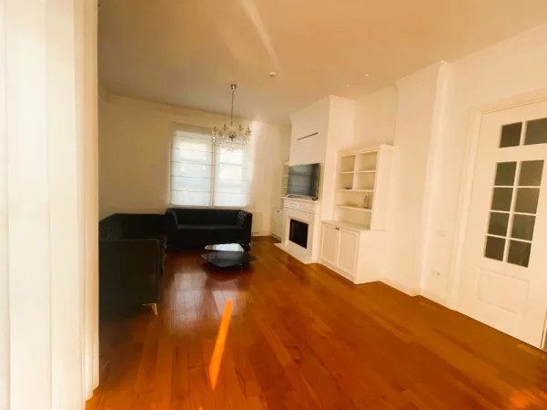 Tirane, jepet me qera Vile Vile 3 Katshe , 970 m² 4.500 € 