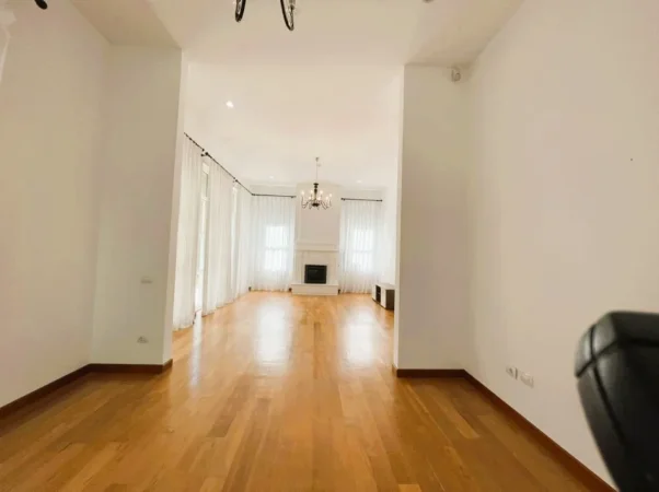 Tirane, jepet me qera Vile Vile 3 Katshe , 970 m² 4.500 € 