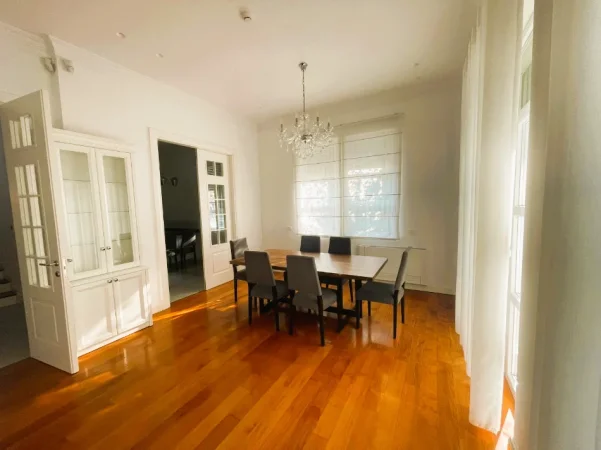 Tirane, jepet me qera Vile Vile 3 Katshe , 970 m² 4.500 € 