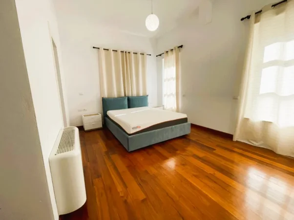Tirane, jepet me qera Vile Vile 3 Katshe , 970 m² 4.500 € 