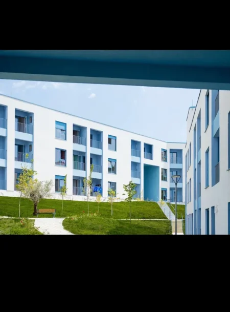 Tirane, jepet me qera apartament 1+1 , 65 m² 400 € (Rezidenca Oxa)