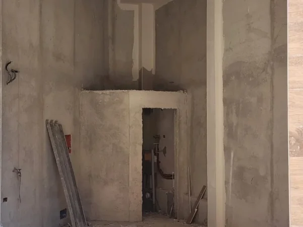 Tirane, shitet dyqan Kati 0, 32 m² 84.000 € 