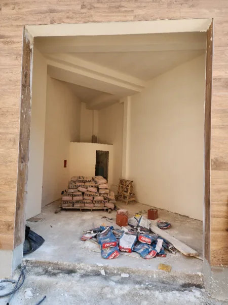 Tirane, shitet dyqan Kati 0, 32 m² 84.000 € 