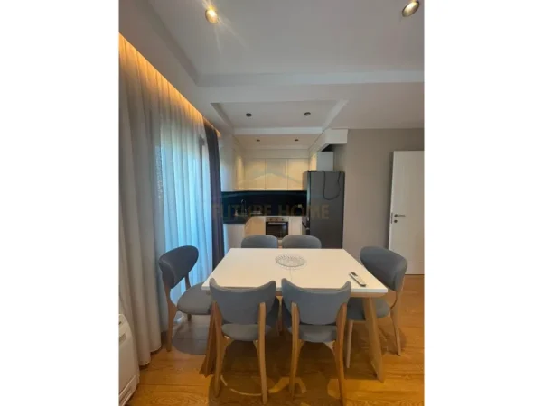 Qera, Apartament 3+1+2 , Rruga Sadik Petrela, Tirane 0696069906