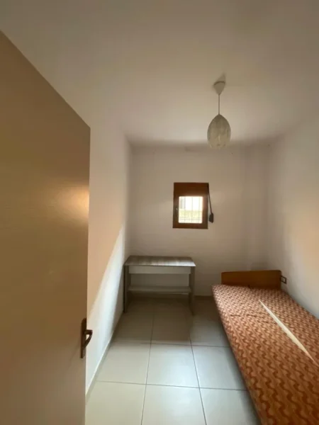 Tirane, jepet me qera apartament 2+1 Kati 1, 80 m² 300 € (Stacioni I Trenit)