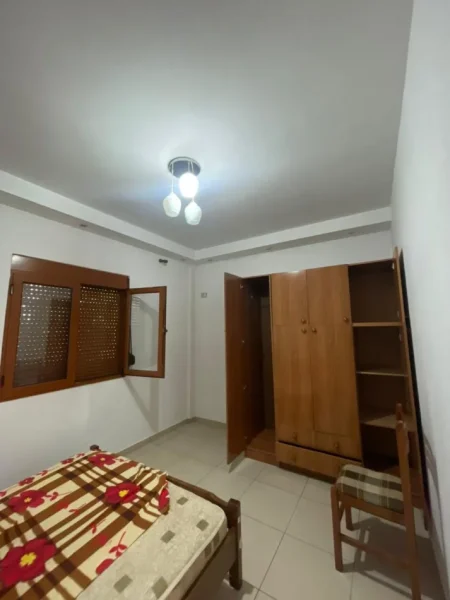 Tirane, jepet me qera apartament 2+1 Kati 1, 80 m² 300 € (Stacioni I Trenit)