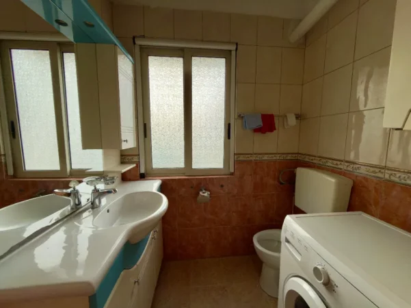 Tirane, jepet me qera apartament 2+1+Aneks Kati 3, 85 m² 550 € 