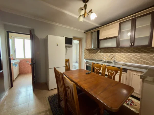 Tirane, jepet me qera apartament 2+1+Aneks Kati 3, 85 m² 550 € 