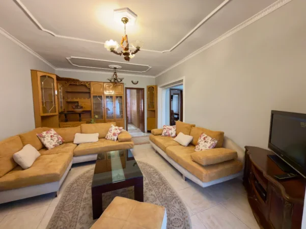 Tirane, jepet me qera apartament 2+1+Aneks Kati 3, 85 m² 550 € 