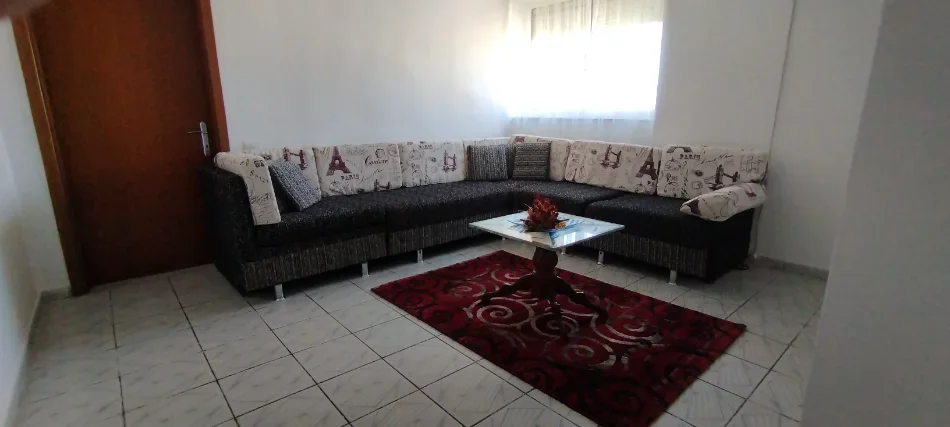 Tirane, jepet me qera apartament 2+1+Ballkon Kati 5, 75 m² 550 € (Musafa Leshi)
