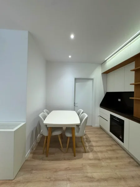 SHITET APARTAMENT  2+1+2 + PARKIM   260.000 € (RRUGA ELBASANIT)