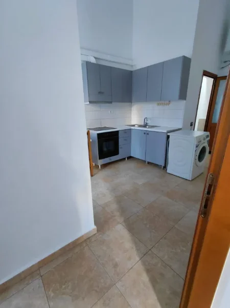 Tirane, jepet me qera shtepi 1+1 Kati 0, 47 m² 250 € 
