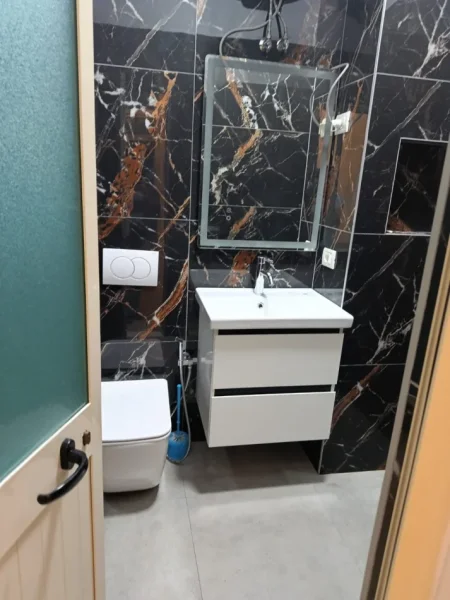 Tirane, jepet me qera apartament 1+1 Kati 1, 50 m² 300 € (Qendra Shëndetësore Qytet Studenti)