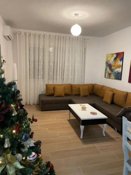 Tirane, jepet me qera apartament 1+1 Kati 2, 72 m² 600 € (Selvia)
