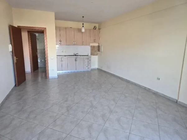 Tirane, jepet me qera apartament 2+1 Kati 3, 120 m² 800 € (Siri Kodra)