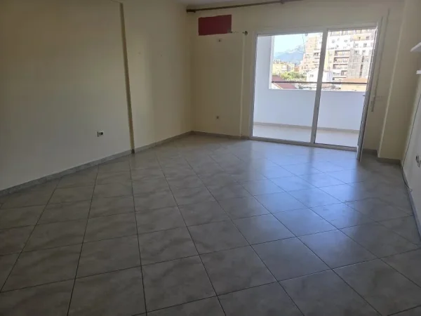 Tirane, jepet me qera apartament 2+1 Kati 3, 120 m² 800 € (Siri Kodra)