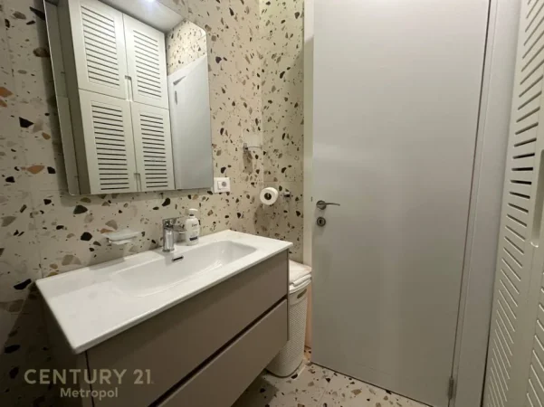 Tirane, jepet me qera apartament 2+1 Kati 3, 100 m² 1.200 € (rruga e kavajes)