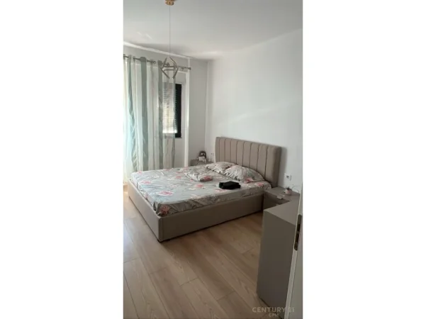 Tirane, jepet me qera apartament 1+1 Kati 3, 77 m² 530 € (unaza e re oazis rezidence)