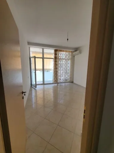 Tirane, jepet me qera zyre Kati 6, 110 m² (Komuna e Parisit)