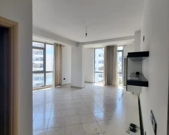 Tirane, jepet me qera zyre Kati 6, 110 m² (Komuna e Parisit)