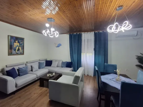 Tirane, jepet me qera apartament 1+1 Kati 6, 60 m², 55 000 Leke (Shallvaret), Qender