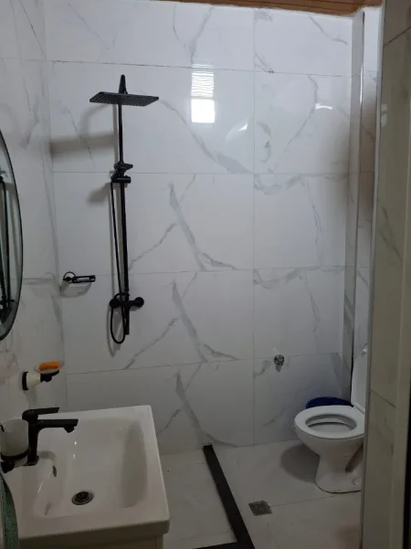 Tirane, jepet me qera apartament 1+1 Kati 6, 60 m², 55 000 Leke (Shallvaret), Qender