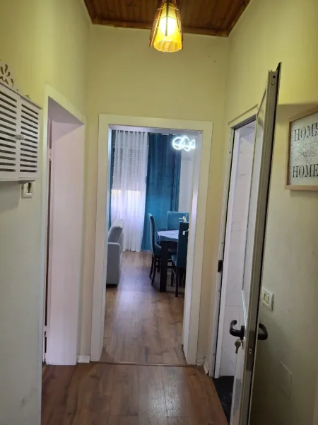 Tirane, jepet me qera apartament 1+1 Kati 6, 60 m², 55 000 Leke (Shallvaret), Qender