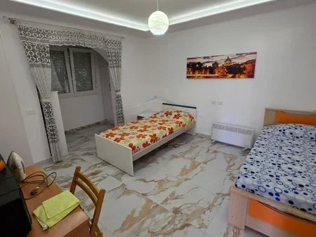 Tirane, jepet me qera shtepi 2+1+Aneks+Ballkon Kati 2, 100 m² 600 € (Ali Demi)