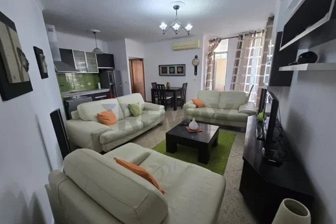 Tirane, jepet me qera apartament 2+1+Ballkon Kati 5, 99 m² 620 € (Rruga Barrikada)