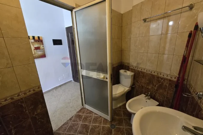 Tirane, jepet me qera apartament 2+1+Ballkon Kati 5, 99 m² 620 € (Rruga Barrikada)