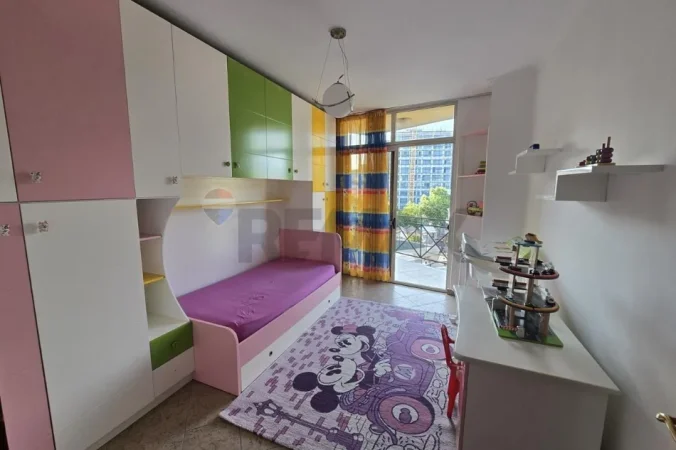 Tirane, jepet me qera apartament 2+1+Ballkon Kati 5, 99 m² 620 € (Rruga Barrikada)