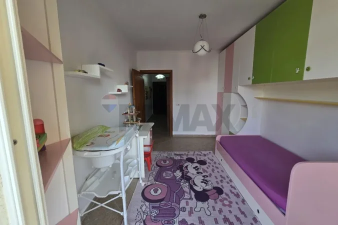 Tirane, jepet me qera apartament 2+1+Ballkon Kati 5, 99 m² 620 € (Rruga Barrikada)