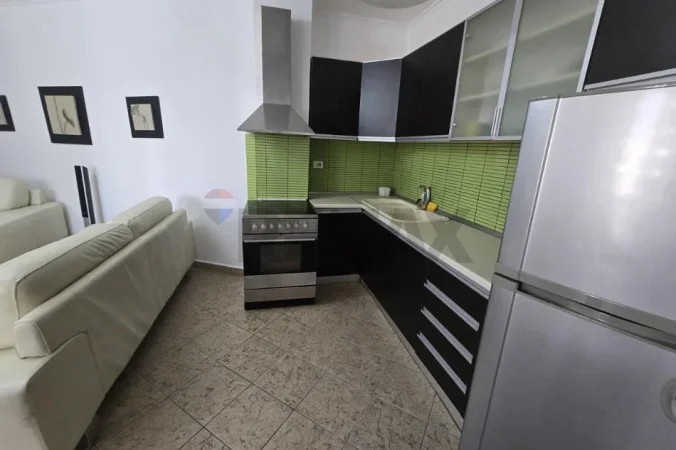 Tirane, jepet me qera apartament 2+1+Ballkon Kati 5, 99 m² 620 € (Rruga Barrikada)