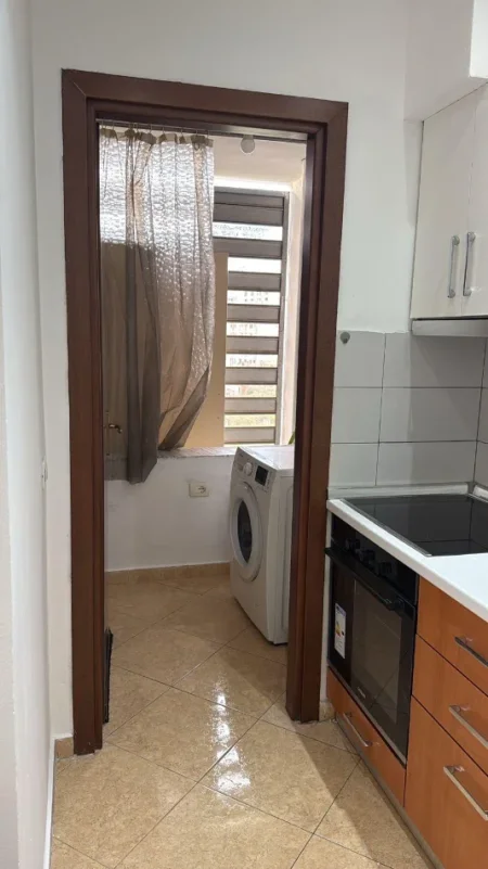 Tirane, jepet me qera 2+1 Kati 5, 89 m² 600 € (Fusha e Aviacionit, prane Bar Malboro)
