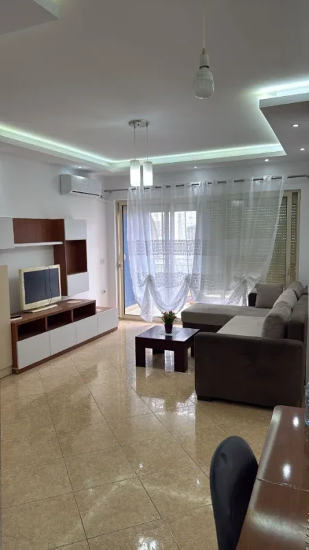 Tirane, jepet me qera 2+1 Kati 5, 89 m² 600 € (Fusha e Aviacionit, prane Bar Malboro)