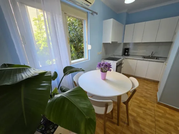 💥💥 Me Qira: 2+1 📍 Rruga e Barrikadave – Pranë Shkollës "Sami Frashëri" | 75 m² | 570 Euro/Muaj (Pallat me ashensor)🔥