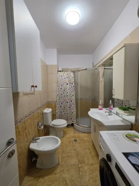 💥💥 Me Qira: 2+1 📍 Rruga e Barrikadave – Pranë Shkollës "Sami Frashëri" | 75 m² | 570 Euro/Muaj (Pallat me ashensor)🔥