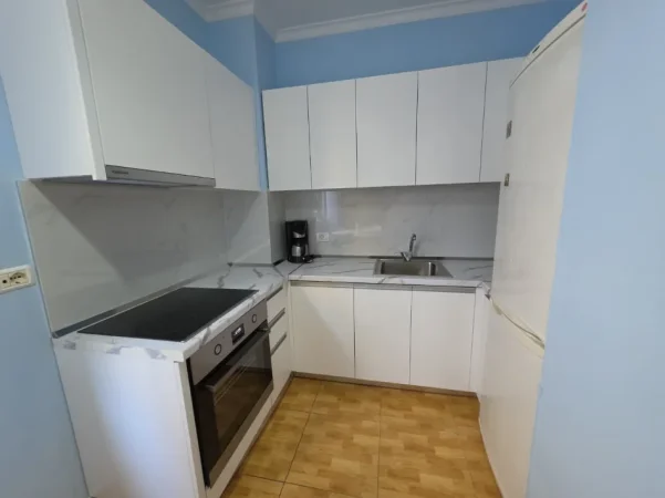 💥💥 Me Qira: 2+1 📍 Rruga e Barrikadave – Pranë Shkollës "Sami Frashëri" | 75 m² | 570 Euro/Muaj (Pallat me ashensor)🔥