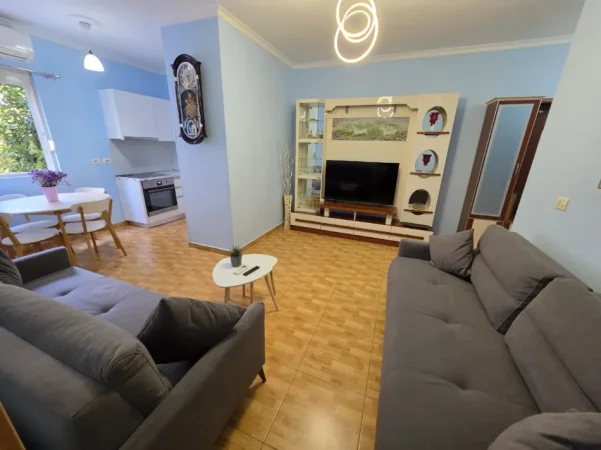 💥💥 Me Qira: 2+1 📍 Rruga e Barrikadave – Pranë Shkollës "Sami Frashëri" | 75 m² | 570 Euro/Muaj (Pallat me ashensor)🔥