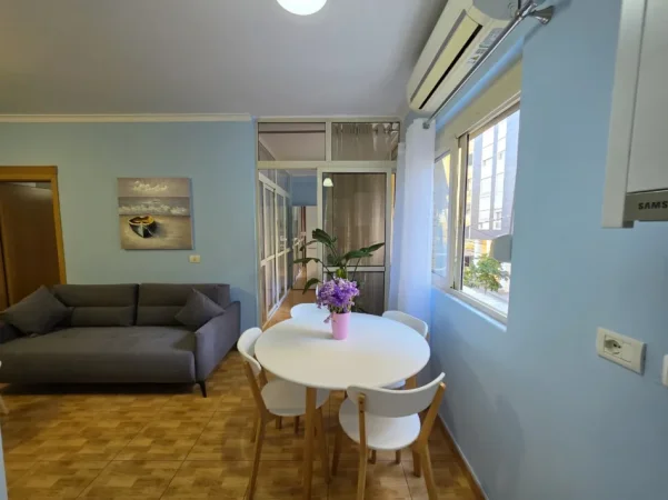 💥💥 Me Qira: 2+1 📍 Rruga e Barrikadave – Pranë Shkollës "Sami Frashëri" | 75 m² | 570 Euro/Muaj (Pallat me ashensor)🔥