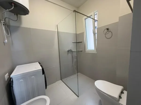 Tirane, jepet me qera apartament 1+1 Kati 2, 85 m² 650 € (Astir)