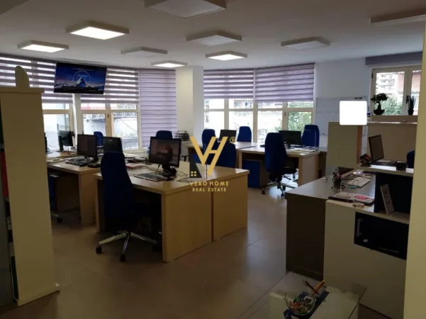 Tirane, jepet me qera zyre Kati 1, 120 m² 1.800 € (KOMUNA E PARISIT)