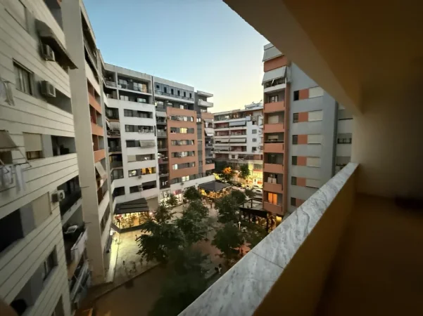 Tirane, jepet me qera apartament 2+1+Ballkon Kati 5, 1 m² 550 € (Tedor keko)